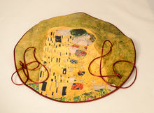 Cargar imagen en el visor de la galería, Joyero de Viaje &quot;El Beso&quot; Gustav Klimt
